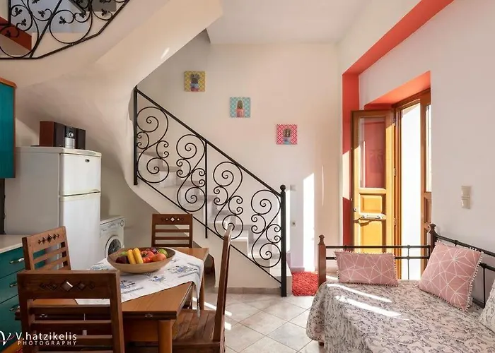 Lola Hébergement de vacances Chalki Town